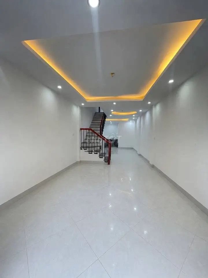 Аренда дома на улице Тхань Дьен, Ле Тронг Тань. 45 м². Офис, СПА, склад