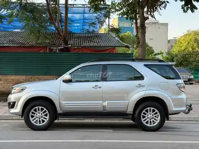 Toyota Fortuner V 2013 года, бензин, серебристый, 170 тыс. км