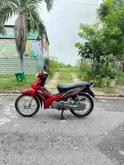 Honda Blade 2018 красный, вьетнамский бензин