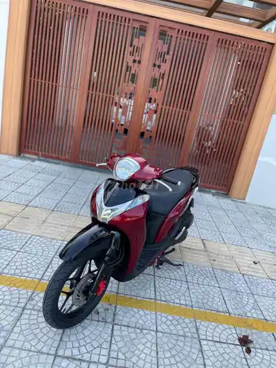 Honda SH Mode красно-чёрный