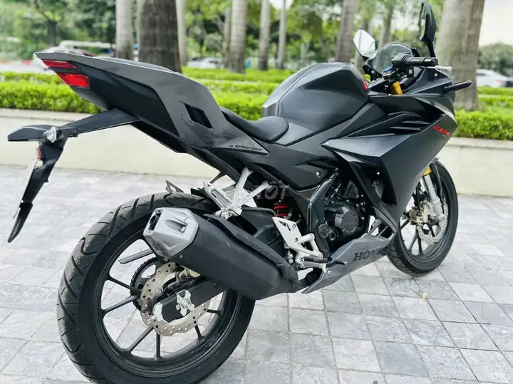Honda CBR 2024 Черный спортивный мотоцикл в оригинале