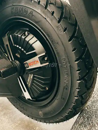 Новый черный электроскутер EVGO C