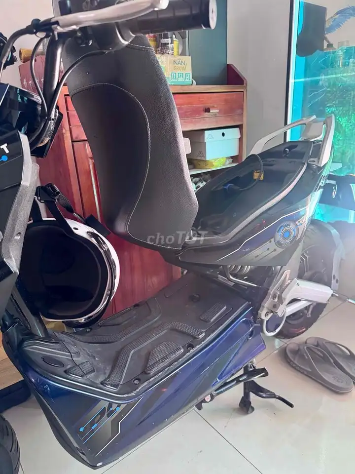 Электроскутер Vinfast 2024 черный