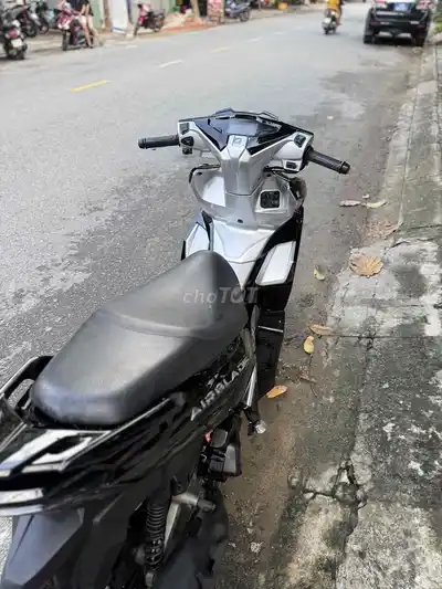 Honda Air Blade 2023 4 клапана черный серебристый в рассрочку от 8 млн