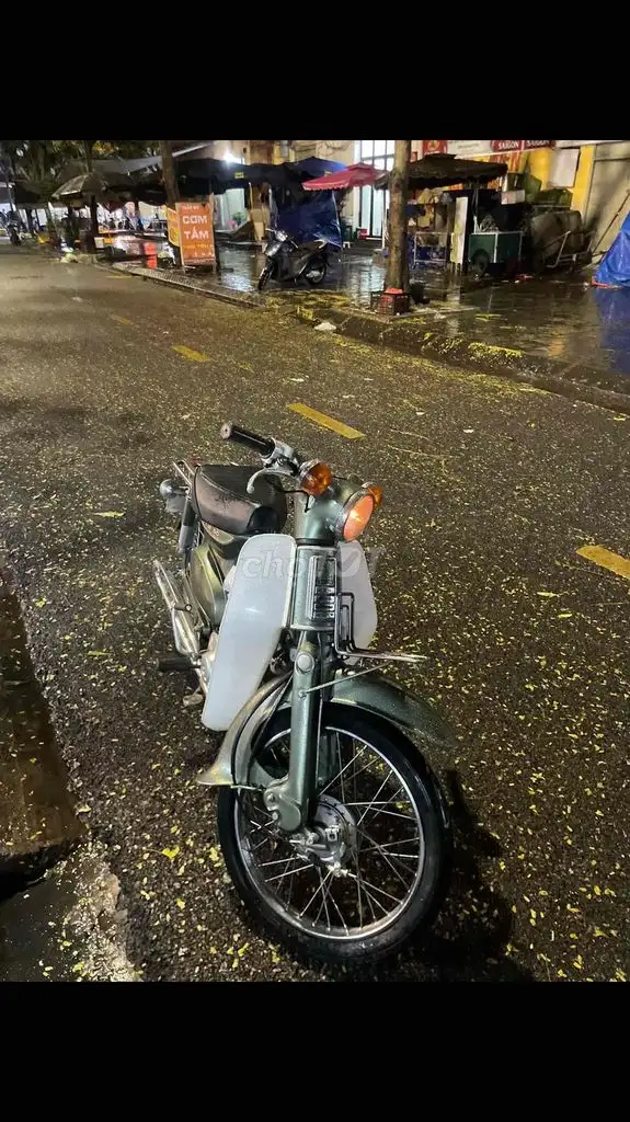 Honda Cub Cánh Én, цвет мшисто-зеленый