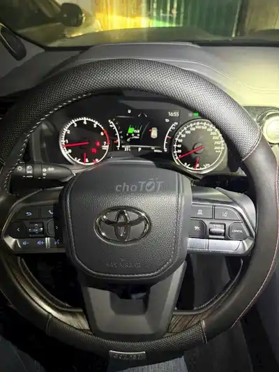 Toyota Land Cruiser 2024 LC300 9000 км черный