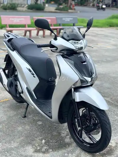 Honda SH 125 2018 серебристый Porsche