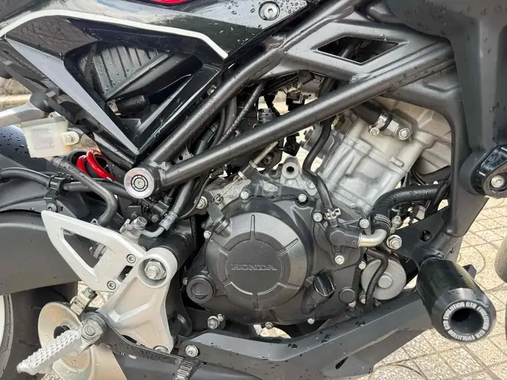 Honda CB150R ABS 2020 красный, ручное сцепление