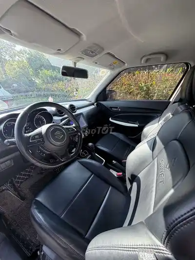 Suzuki Swift 2019 Белый в подарок тюнинг салона