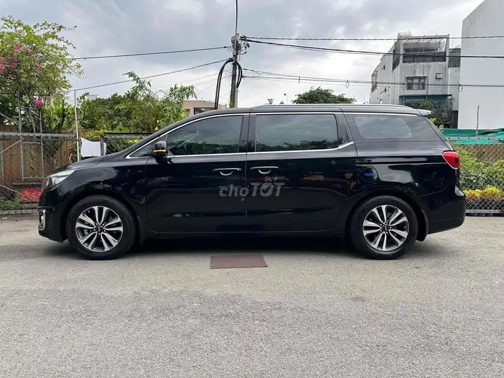 KIA Sedona 2018 2.2 DATH Максимальная черная комплектация