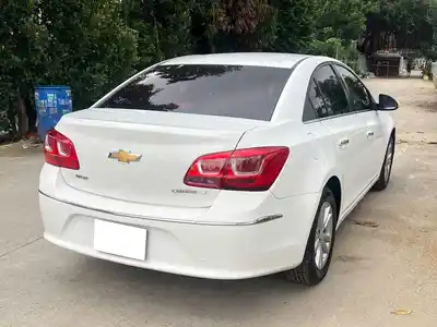 Chevrolet Cruze 1.6 механическая коробка 2018 белый