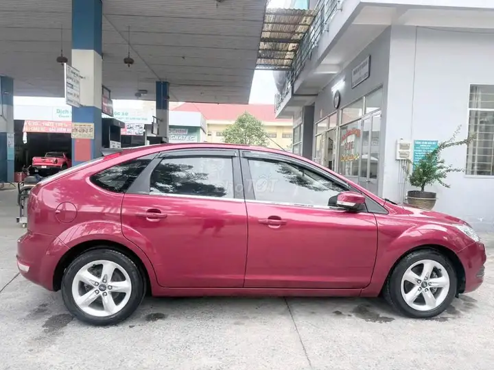 Ford Focus 1.8AT 2011, автомат, красный
