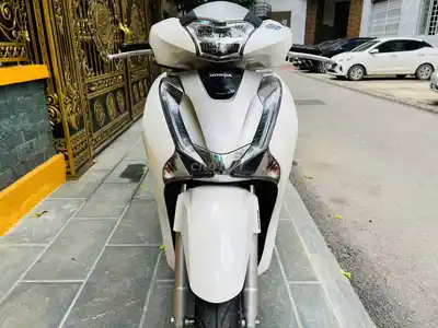 Honda SH белый 125 2019, в отличном и новом состоянии