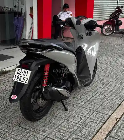 Honda SH 160i ABS конец 2023 Серо-черный как новый 2 тыс. км