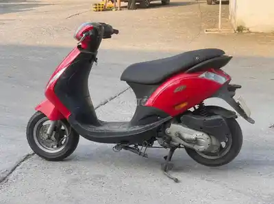 Красная молния Piaggio