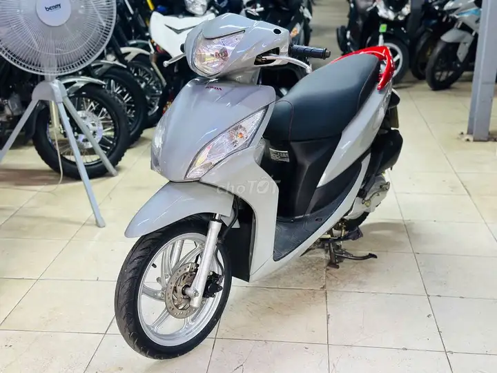 Мотосалон Thịnh Phát - Honda Vision, цвет серый цемент, родной мощный двигатель