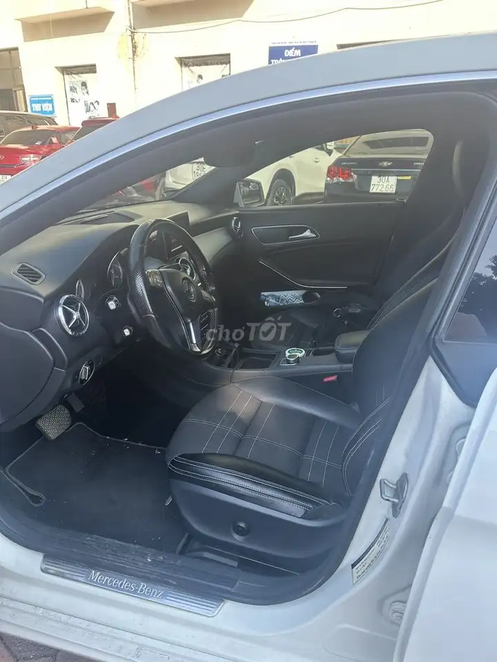 Mercedes-Benz CLA 200 2014 белый, 5 мест