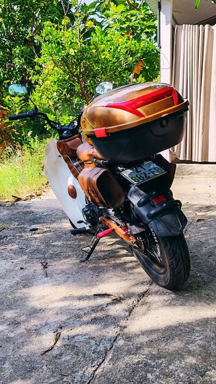 Кастомный байк Honda Cross Cub ретро-стиль