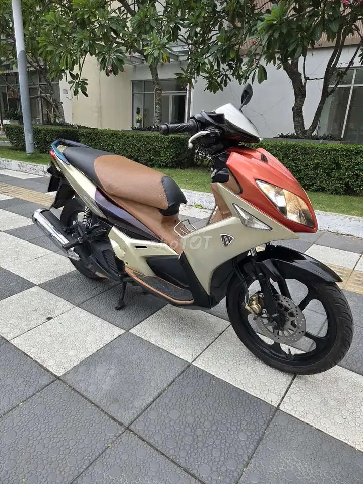 Yamaha Nouvo 4, скутер, красно-золотой