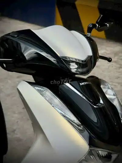 Хонда SH 160i ABS 2024 Черно-белая 13 000 км