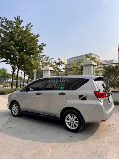 Toyota Innova 2.0E 2019 МКПП Серебристый