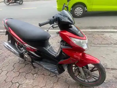 Красный с черным Suzuki Hayate в отличном состоянии
