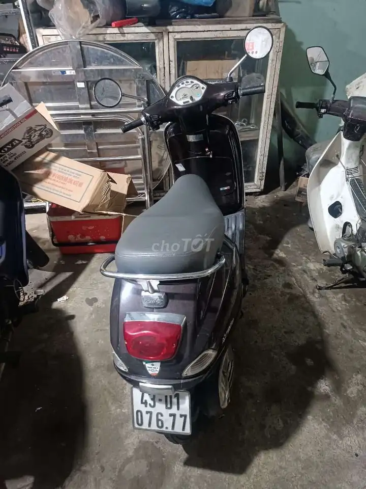 Piaggio Vespa Nâu