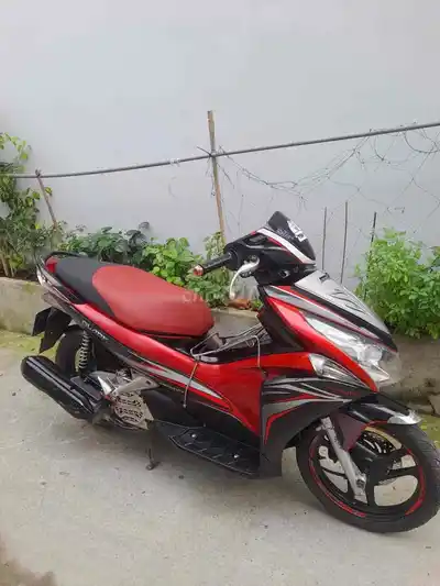 Honda Air Blade 2012 красно-чёрный