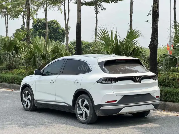 VF8 Eco 2024, полная комплектация ADAS, отличное состояние
