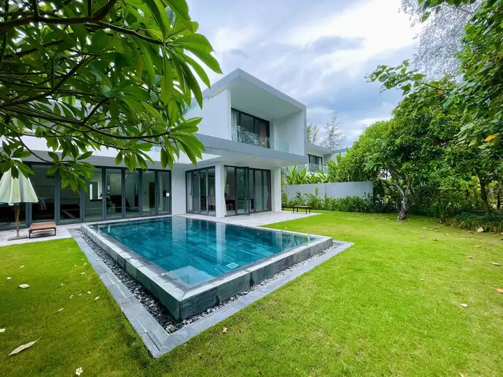 Аренда виллы 3 этажа, 3 спальни, 650 м²
