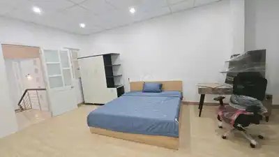 2-этажный дом в аренду, 3 комнаты/2 туалета, безопасный фасад