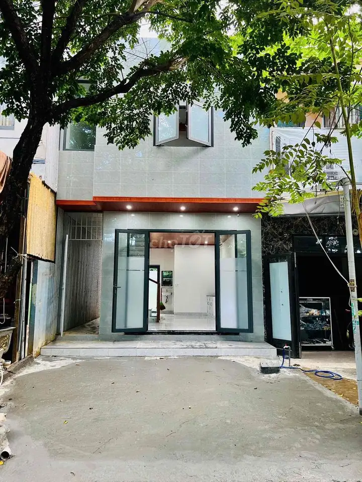 Новый 2-этажный дом на улице Буй Тан Диен, дорога 10.5м