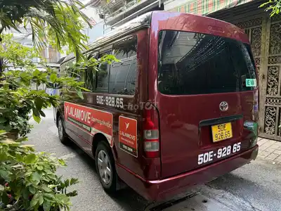 Toyota Hiace Дизель 3 места Красный
