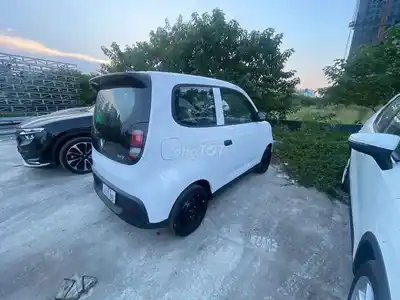 Белый электрический скутер VinFast VF2 2026