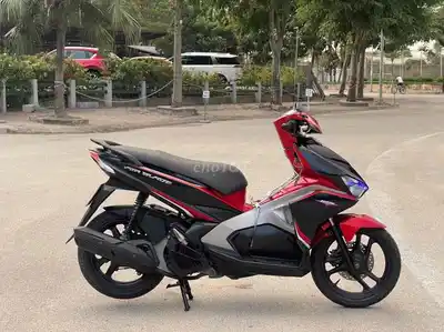 Honda Air Blade 125 Красно-черный