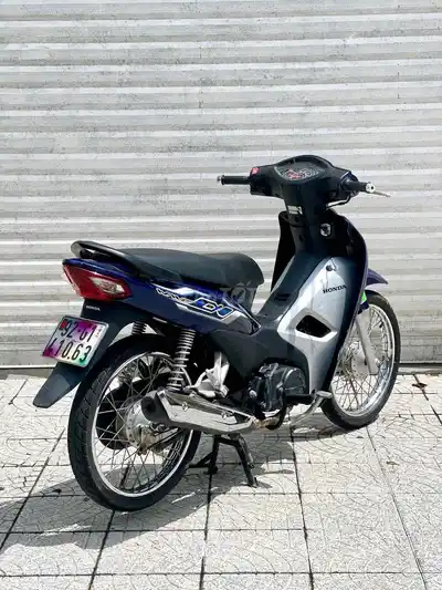 Синяя Honda Wave конца 2022 года, Вьетнам