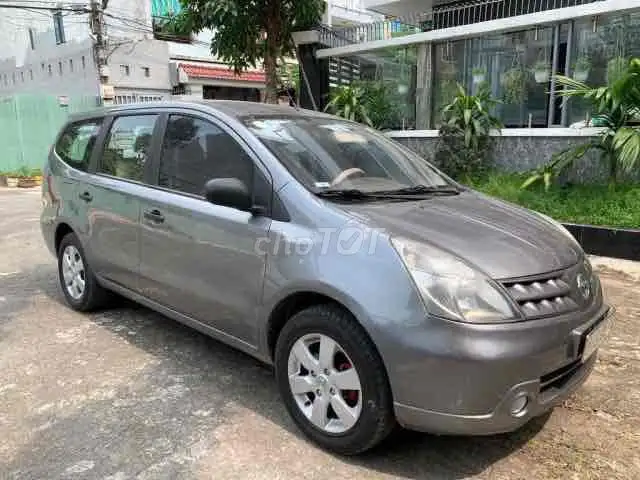 Nissan Grand Livina 2011