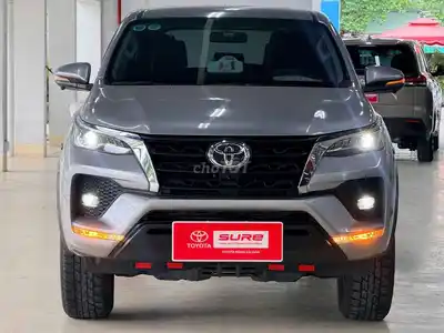 Toyota Fortuner 2024 2.4G AT, серебристый, 63 739 км