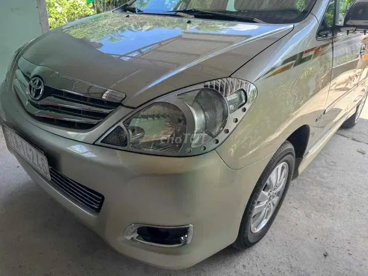 Toyota Innova 2008 Автомат 81000 км Песочный