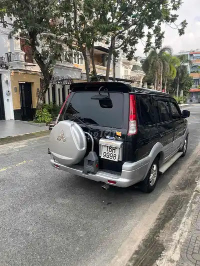 Mitsubishi Jolie 2005, МКПП, черный и серебристый