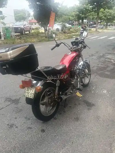 Honda Custom 125cc красного цвета