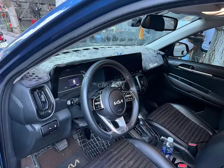 Kia Sonet Premium 2023, зеленый