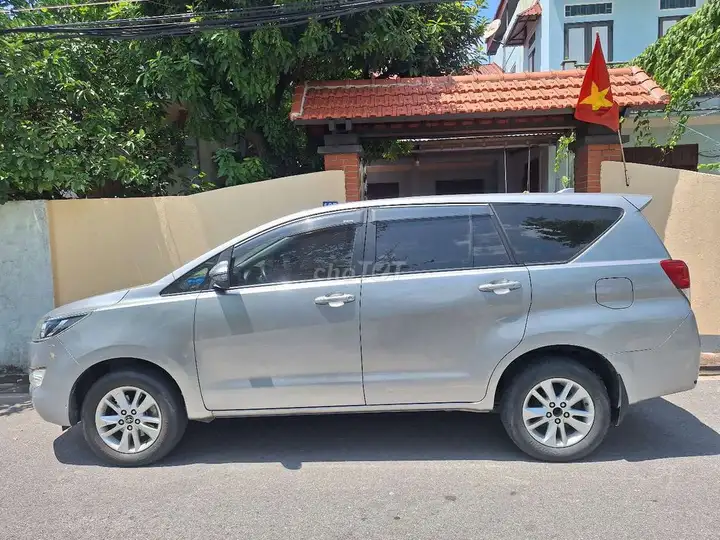 Toyota Innova 2.0E MT 2018 Серебристый 8 мест