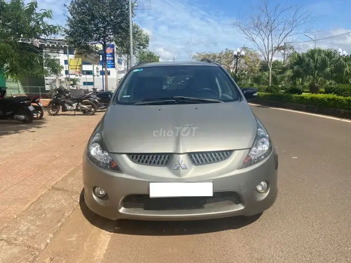 Mitsubishi Grandis 2006 автомат, серо-песочный