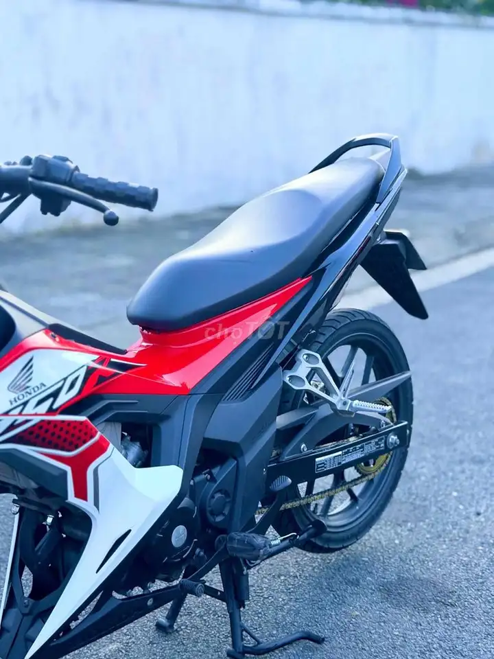 Honda Sonic Красно-черно-белый