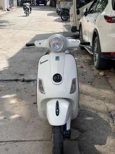 Скутер Piaggio Vespa белый 125cc ie с электронным впрыском