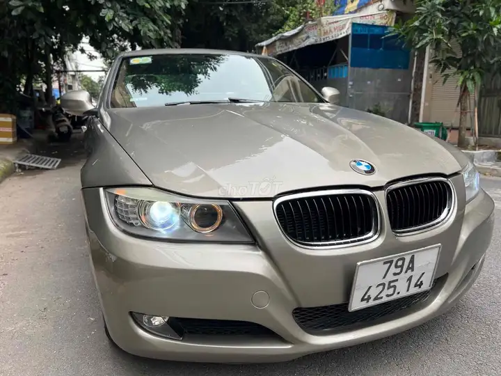 BMW 320i Sedan 2010