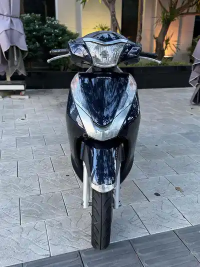 Honda Lead 2017 сине-черная, госномер 43