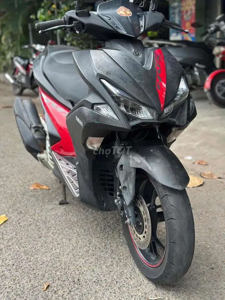Yamaha NVX 155cc черно-красный