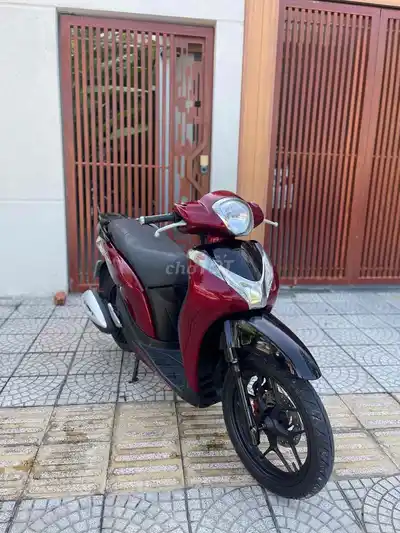 Honda SH Mode красно-чёрный
